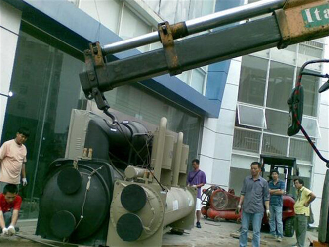 正阳县随车吊和汽车吊的核心区别是什么？哪种更省钱？