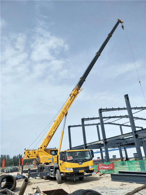 正阳县超高层建筑钢结构吊装案例